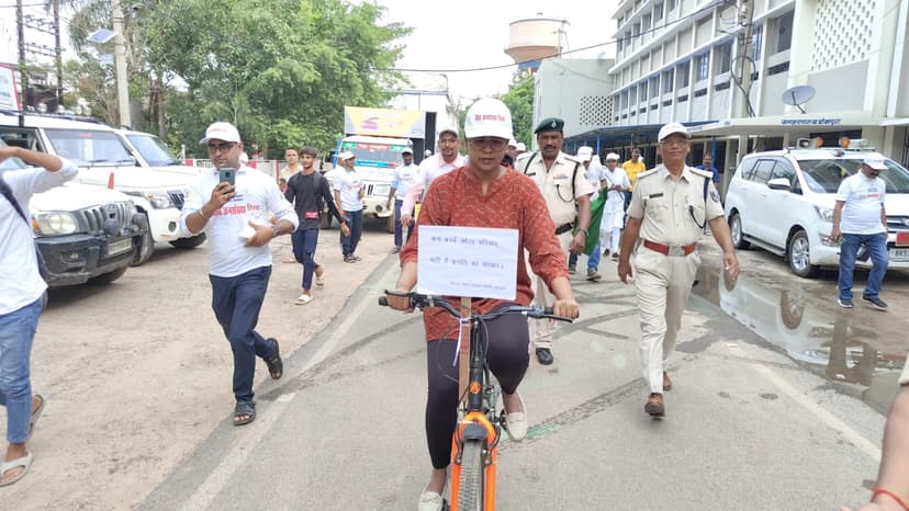 जिलाधिकारी ने जागरूकता रैली में लिया भाग, बोली-जनसंख्या नियंत्रण जरूरी