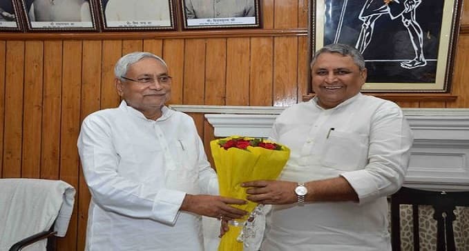 मंत्री विजय कुमार चौधरी के आवास पहुंचे CM नीतीश, दोनों नेताओं में हुई बात, कयासों का बाजार गर्म