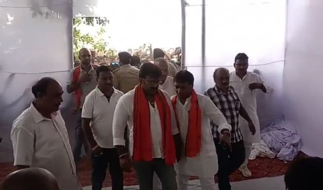 दिवंगत BJP नेता के परिजनों से मिले, हर संभव मदद का दिया भरोसा