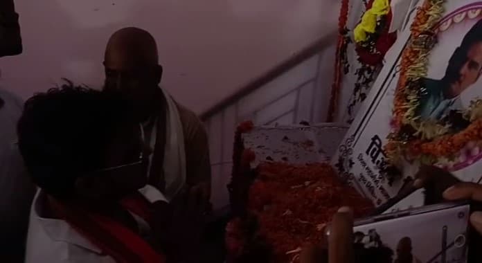 दिवंगत BJP नेता के परिजनों से मिले, हर संभव मदद का दिया भरोसा