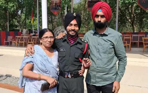 घर लौटने पर सभी ने किया जोरदार स्वागत, महिलाओं ने भांगरा कर मनाया जश्न
