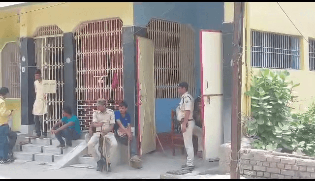 मुजफ्फरपुर सदर अस्पताल के कर्मी सुबोध ओझा के कई ठिकानों पर निगरानी कर रही है छापेमारी