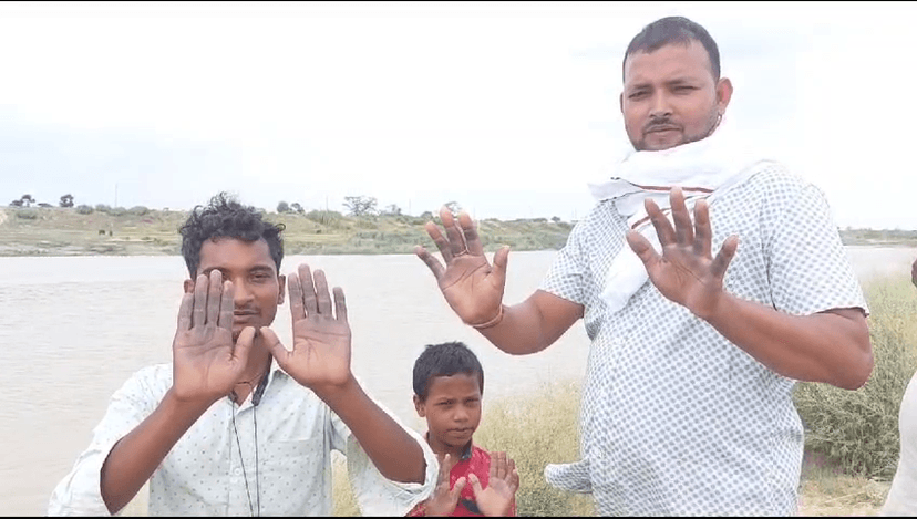 नदी पार करने में हाथ में पड़ रहे छाले..मोटर बोट की हो रही डिमांड