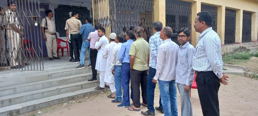 गया के वोटरों में खासा उत्साह, कड़ी सुरक्षा के बीच मतदान जारी