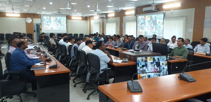 जिले में चल रही विभिन्न योजनाओं की डीएम ने की समीक्षा, लापरवाही, शिथिलता एवं कोताही बरतने पर होगी कार्रवाई