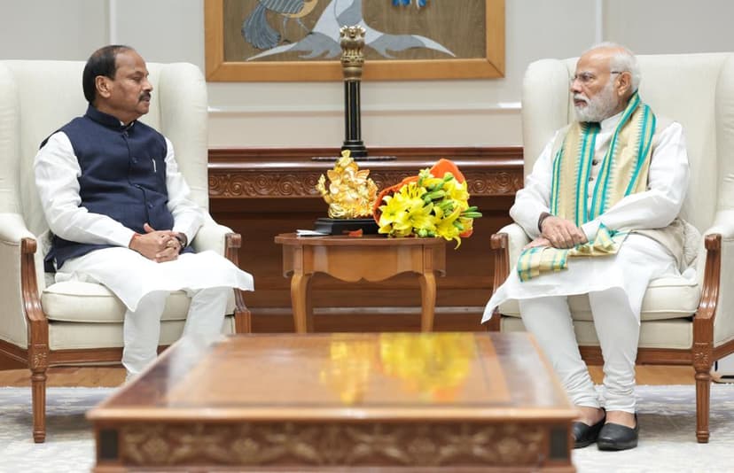 राज्यपाल बनने के बाद पहली बार दिल्ली पहुंचे रघुवर दास, राष्ट्रपति, प्रधानमंत्री और गृह मंत्री से की मुलाकात