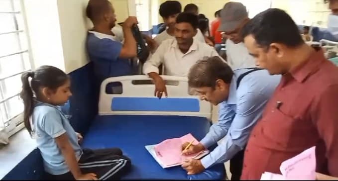 छात्रों को लेकर स्कूल जा रही बस पलटी, मच गई चीख-पुकार, प्राइवेट स्कूल की थी बस