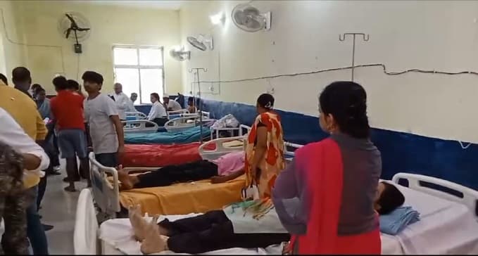छात्रों को लेकर स्कूल जा रही बस पलटी, मच गई चीख-पुकार, प्राइवेट स्कूल की थी बस