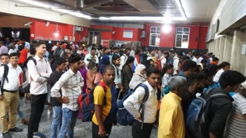 प्रशासन अलर्ट, स्टेशन पर खुले हेल्प डेस्क और कंट्रोल रुम, अतिरिक्त बलों की भी तैनाती