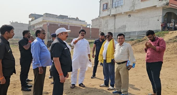 मेयर और डिप्टी मेयर ने घाटों पर लगाया झाड़ू, पार्षद भी रहे साथ