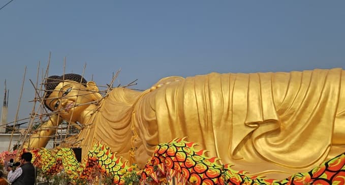 बोधगया में हुआ चीवरदान, कई देशों के बौद्ध श्रद्धालुओं ने लिया भाग