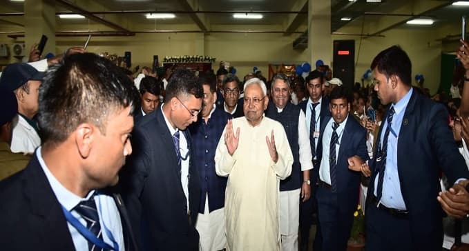 DMCH में 2100 बेड के अस्पताल भवन का किया शिलान्यास, सर्जिकल ब्लॉक का किया उद्घाटन
