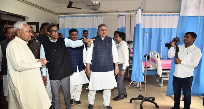 DMCH में 2100 बेड के अस्पताल भवन का किया शिलान्यास, सर्जिकल ब्लॉक का किया उद्घाटन