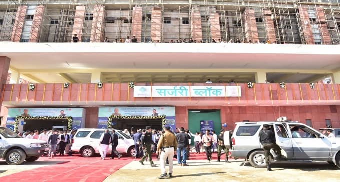 DMCH में 2100 बेड के अस्पताल भवन का किया शिलान्यास, सर्जिकल ब्लॉक का किया उद्घाटन
