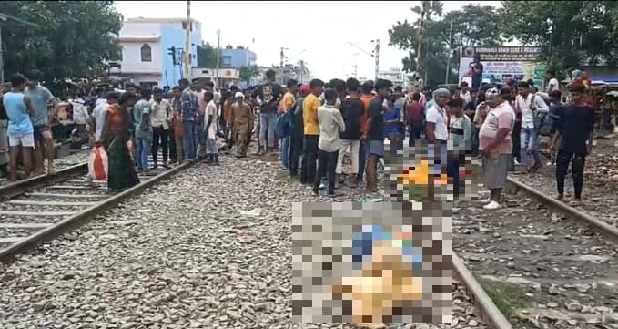 तेज रफ्तार ट्रेन की चपेट में आने से 2 लोगों की दर्दनाक मौत, 2 की हालत नाजुक, मची अफरा-तफरी
