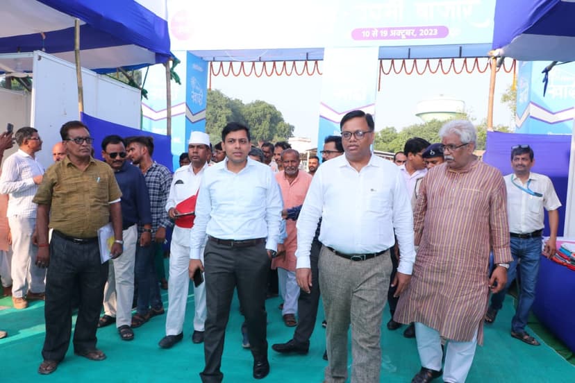 बक्सर DM ने खादी मेले का किया शुभारंभ, लोगों से की खास अपील