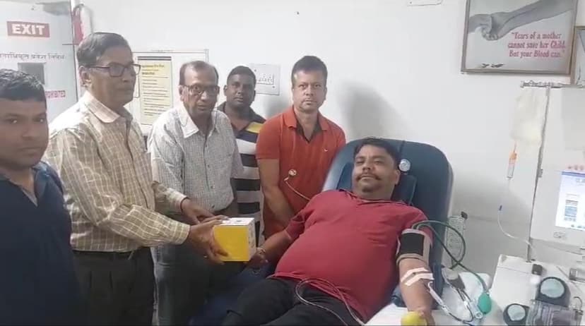 पीएसएफ के निर्देशक अरिजीत सरकार को योग सम्राट अंशु सरकार ने मानव सेवा सम्मान से किया सम्मानित