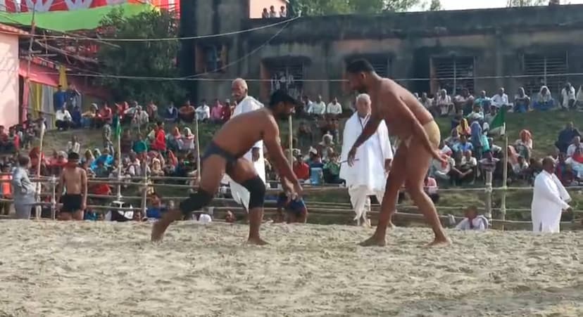 प्रतियोगिता में पहलवानों ने दिखाया दम, विरोधियों को चटाई धूल