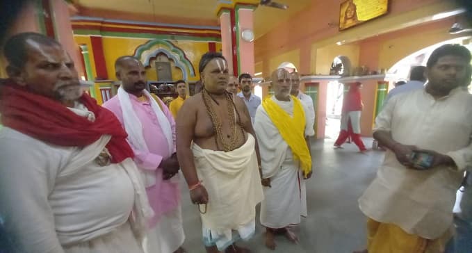 सबके सामने लगा दी क्लास, कहा : हिन्दुओं को बेचकर कर रहे हो राज, नवादा से लड़ूंगा चुनाव
