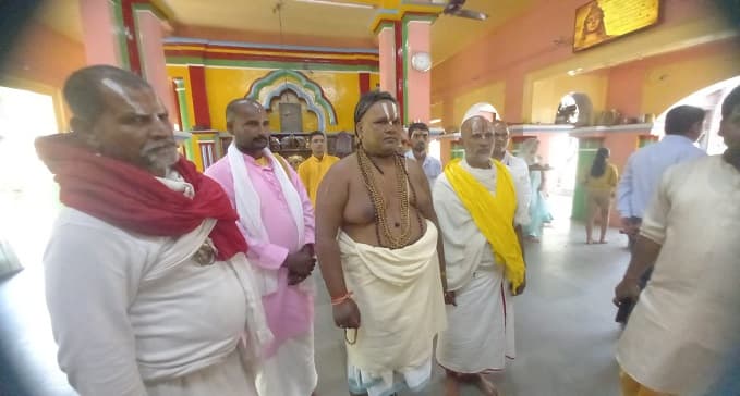 सबके सामने लगा दी क्लास, कहा : हिन्दुओं को बेचकर कर रहे हो राज, नवादा से लड़ूंगा चुनाव