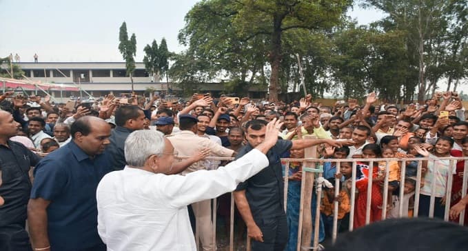 सरदार पटेल की प्रतिमा का किया अनावरण, कॉलेज के प्रशासनिक भवन का भी किया उद्घाटन