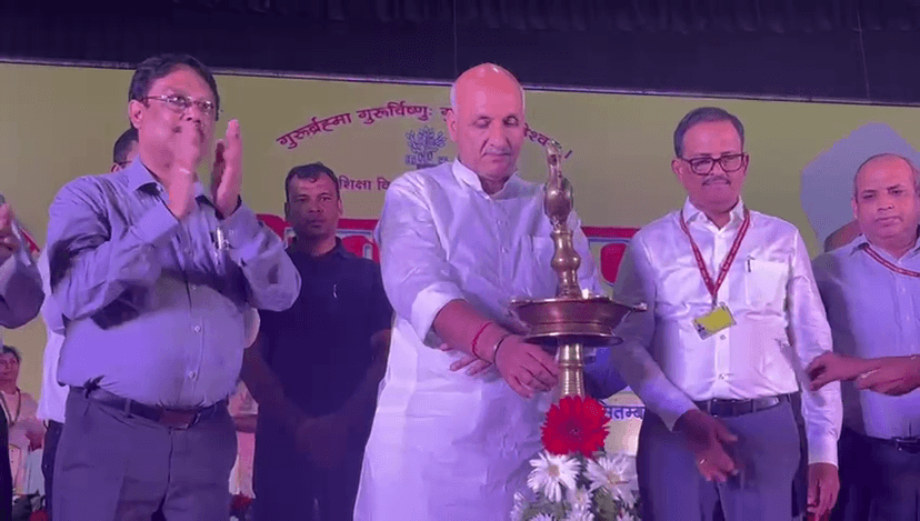 शिक्षक दिवस पर आयोजित समारोह में शिक्षा मंत्री से ACS केके पाठक ने बनाई दूरी,हटा नेम प्लेट