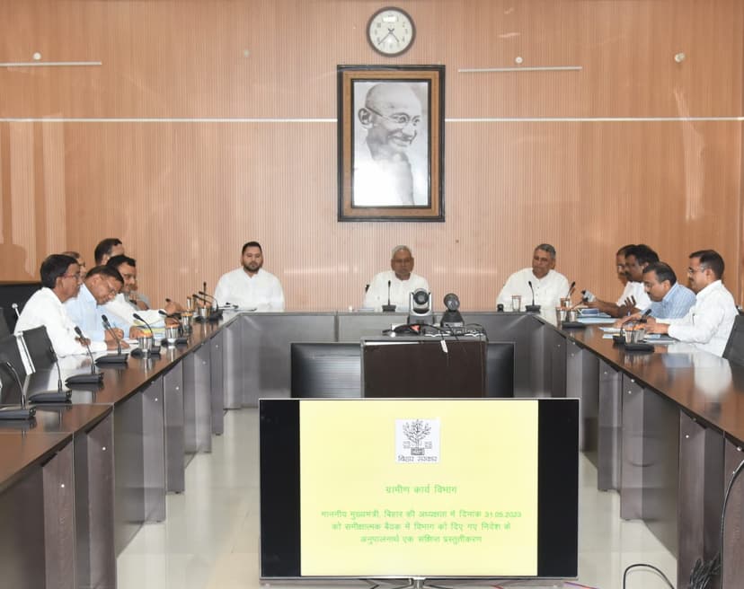 अधिकारियों को दिये आवश्यक दिशा-निर्देश