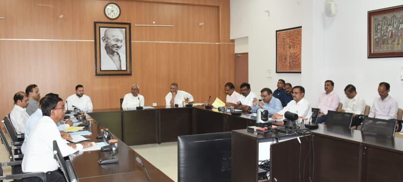 अधिकारियों को दिये आवश्यक दिशा-निर्देश