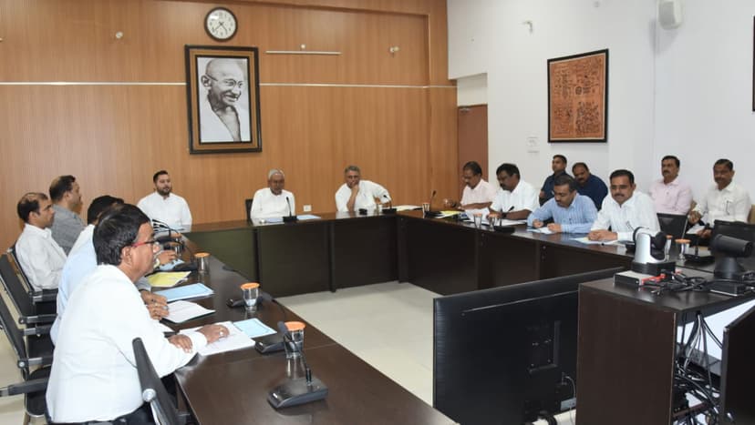अधिकारियों को दिये आवश्यक दिशा-निर्देश
