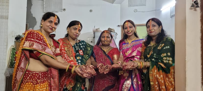 सुहागिन महिलाएं रख रही निर्जला व्रत, पति की लंबी उम्र के लिए पूजा