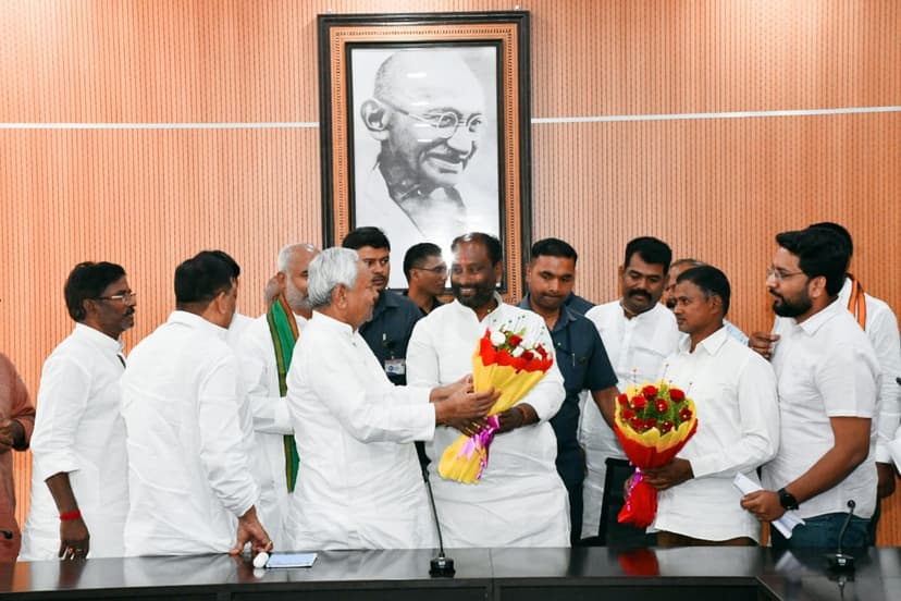 मुकेश सहनी के महागठबंधन में जाने से वीआईपी में मची भगदड़, पार्टी के कई नेताओं ने जेडीयू में हुए शामिल, सीेएम नीतीश से की मुलाकात
