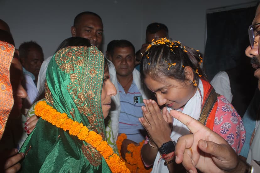 समस्तीपुर की जनता से की वोट देने की अपील, कई मठ-मंदिरों के पुजारियों से की मुलाकात