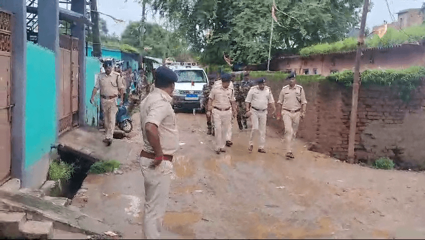 वकील के हत्यारे के साथ पुलिस की मुठभेड़, हत्यारे को लगी गोली