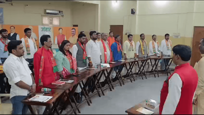 एक ओर बीजेपी एससी मोर्चा की बैठक, दूसरी ओर नई सूची से कार्यकर्ताओं में नाराजगी