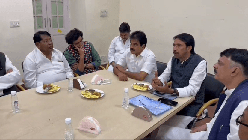 विधानसभा चुनाव को लेकर हो रही चर्चा, झारखंड कांग्रेस के 20 सीनियर लीडर मौजूद