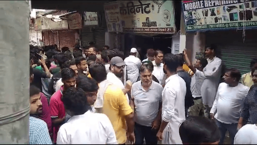 36 घंटे बाद भी अपराधियों की गिरफ्तारी नहीं, आक्रोशित लोगों ने बंद कराया भागलपुर