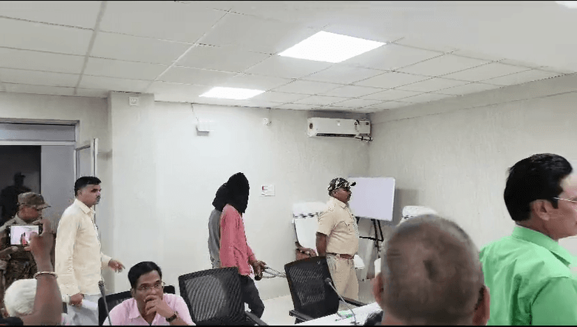 हथियार के साथ 2 अपराधी गिरफ्तार,JJMP का एरिया कमांडर रह चुका है दोनों