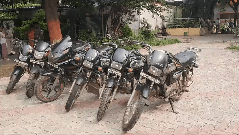 चोरी की 5 बाइक के साथ 3 चोर गिरफ्तार