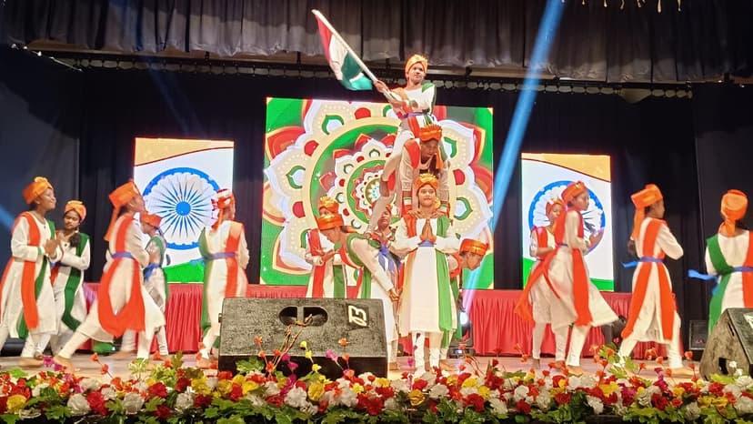 चाईबासा में स्वतंत्रता दिवस के पूर्व संध्या पर सांस्कृतिक कार्यक्रम, मंत्री दिपक बिरुवा हुए शामिल