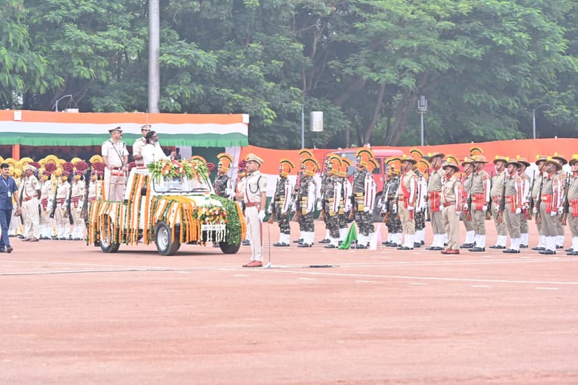 सीएम हेमंत सोरेन ने रांची में फहराया तिरंगा, संबोधन के दौरान गिनाई सरकार की उपलब्धियां