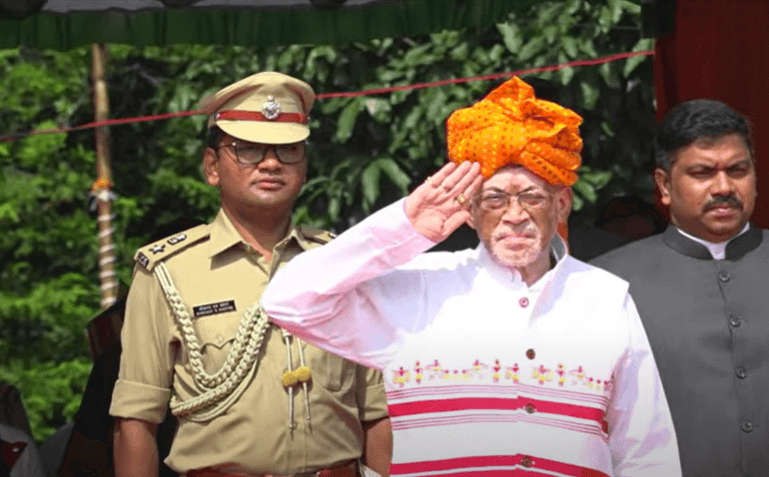 दुमका में राज्यपाल संतोष कुमार गंगवार ने फहराया राष्ट्रीय ध्वज, लोगों को दिया ये संदेश