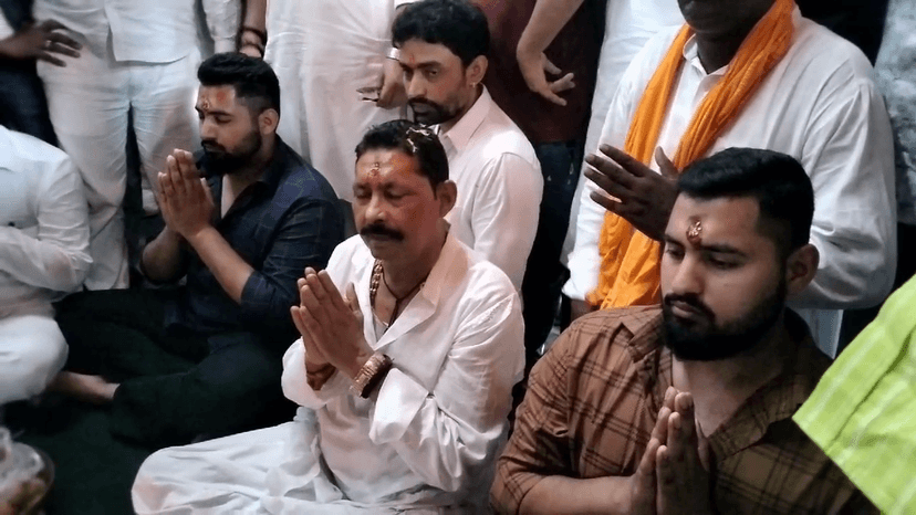 जेल से निकलते मां जगदम्बा मंदिर पहुंचे अनंत सिंह, करीब एक घंटे तक की पूजा अर्चना