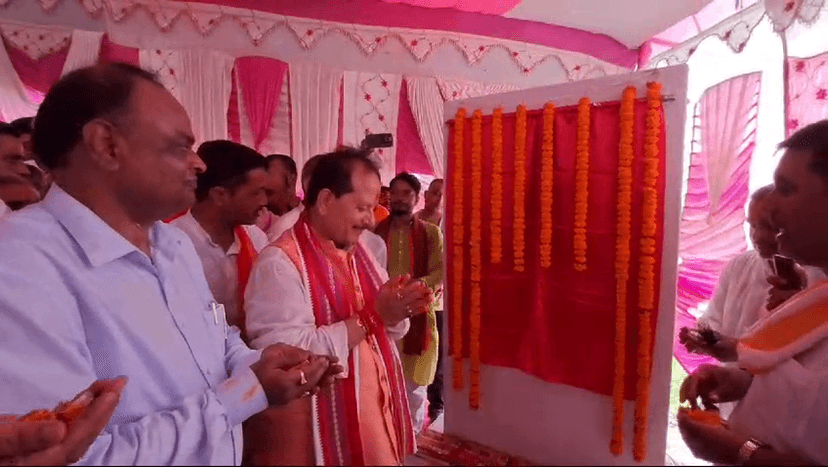 सुप्रसिद्ध अशोकधाम मंदिर में की पूजा अर्चना, ऑडिटोरियम का किया शिलान्यास