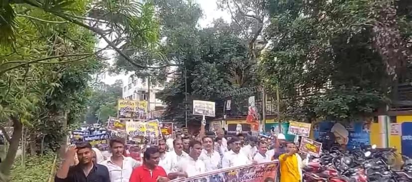 वाराणसी में सड़क पर उतरे कई हिन्दू संगठन के लोग, पीएम मोदी से ठोस कदम उठाने की मांग