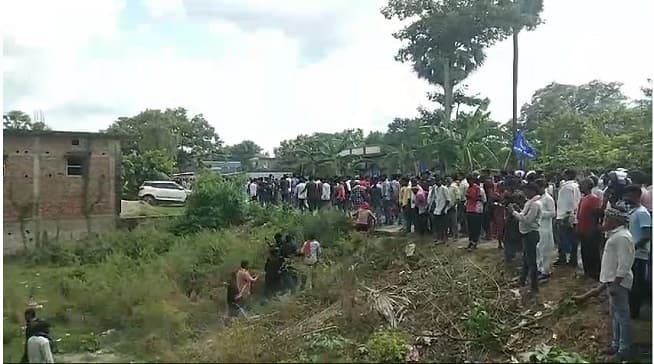 मुजफ्फरपुर में भीम आर्मी और बहुजन आर्मी के कार्यकर्ताओं की ग्रामीणों से झड़प, पुलिस ने किया बल प्रयोग, हिरासत में गोल्डेन दास