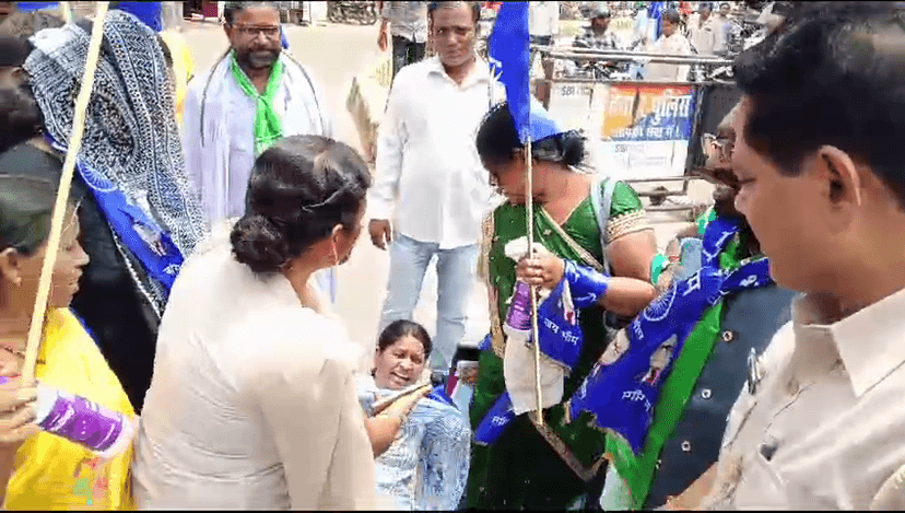 देवघर में बंद रही दुकानें, यातायात भी प्रभावित, पूर्व मंत्री समेत कई गिरफ्तार