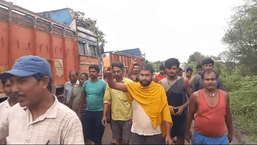 4 दिन से जाम में फंसे हैं सैकड़ों ट्रक ड्राइवर, भोजन पानी भी नहीं मिल रहा, जोरदार प्रदर्शन