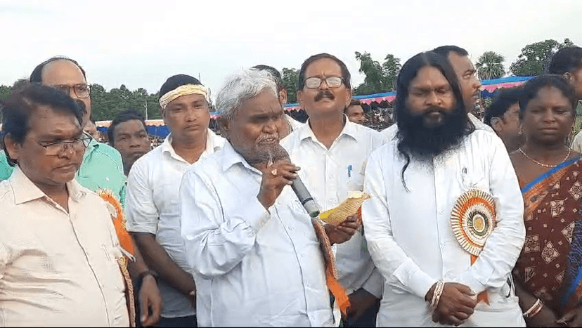 फिर वाया कोलकाता दिल्ली जायेंगे पूर्व मुख्यमंत्री, काफिले के वाहनों पर चंपाई के साथ बेटे का पोस्टर