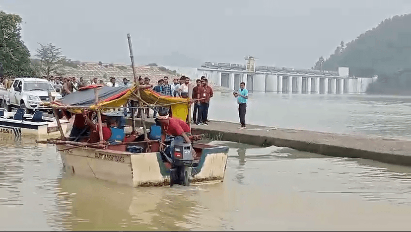 6 दिनों बाद क्रैश प्लेन को निकाला गया, जल्द लाया जायेगा चांडिल नौका विहार