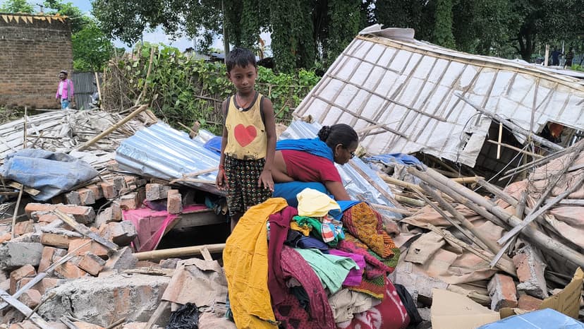 पूर्णिया में बेखौफ गुंडों ने सारी रात मचाया तांडव, परिवार को बनाया बंधक और तोड़ दिया घर लेकिन खाकी वाले रहे बेखबर